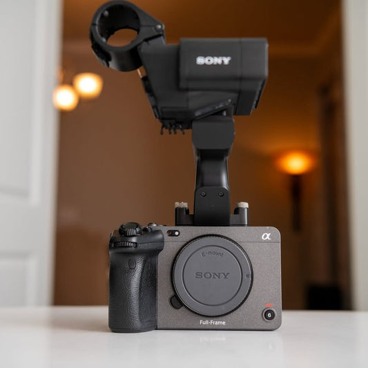 Sony FX3 Full-Frame Excellent Condition + Handle Unit