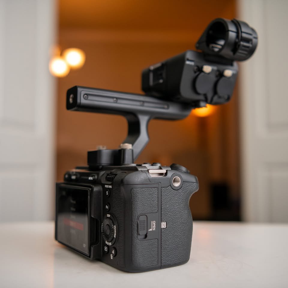 Sony FX3 Full-Frame Excellent Condition + Handle Unit